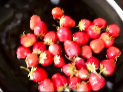 I command and order you how to jerk off! Cumming on strawberries! Dirty Russian talks