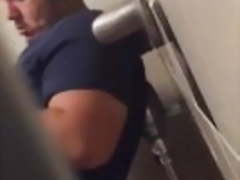Str8 spy daddy in public toilet